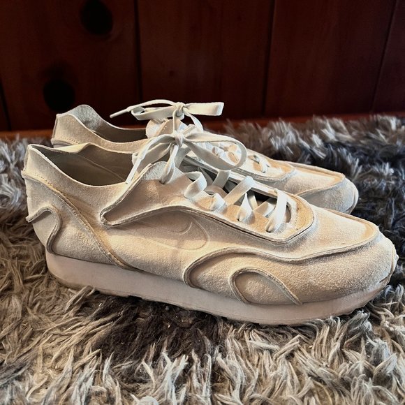 *GENTLY WORN* Leather Nike's - Picture 1 of 3